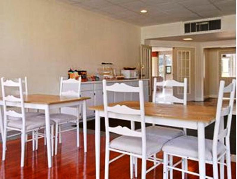Super 8 By Wyndham Hardeeville - Savannah North Exterior photo